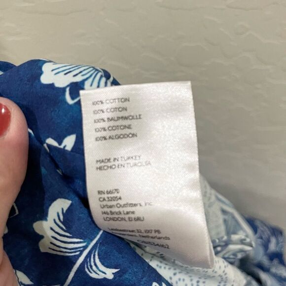 Anthropologie Printed V-Neck Buttonfront Shirtdress
Blue motif floral - Picture 9 of 9